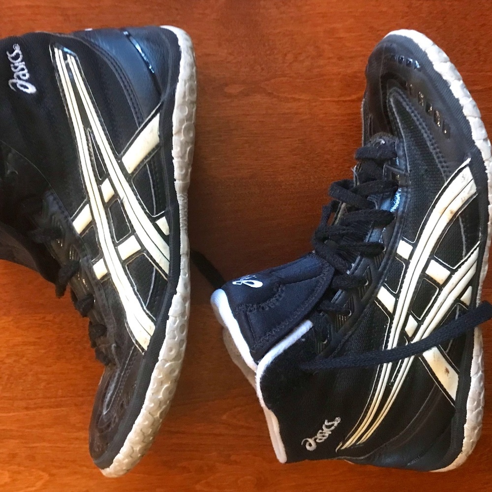Asics wrestling shoes